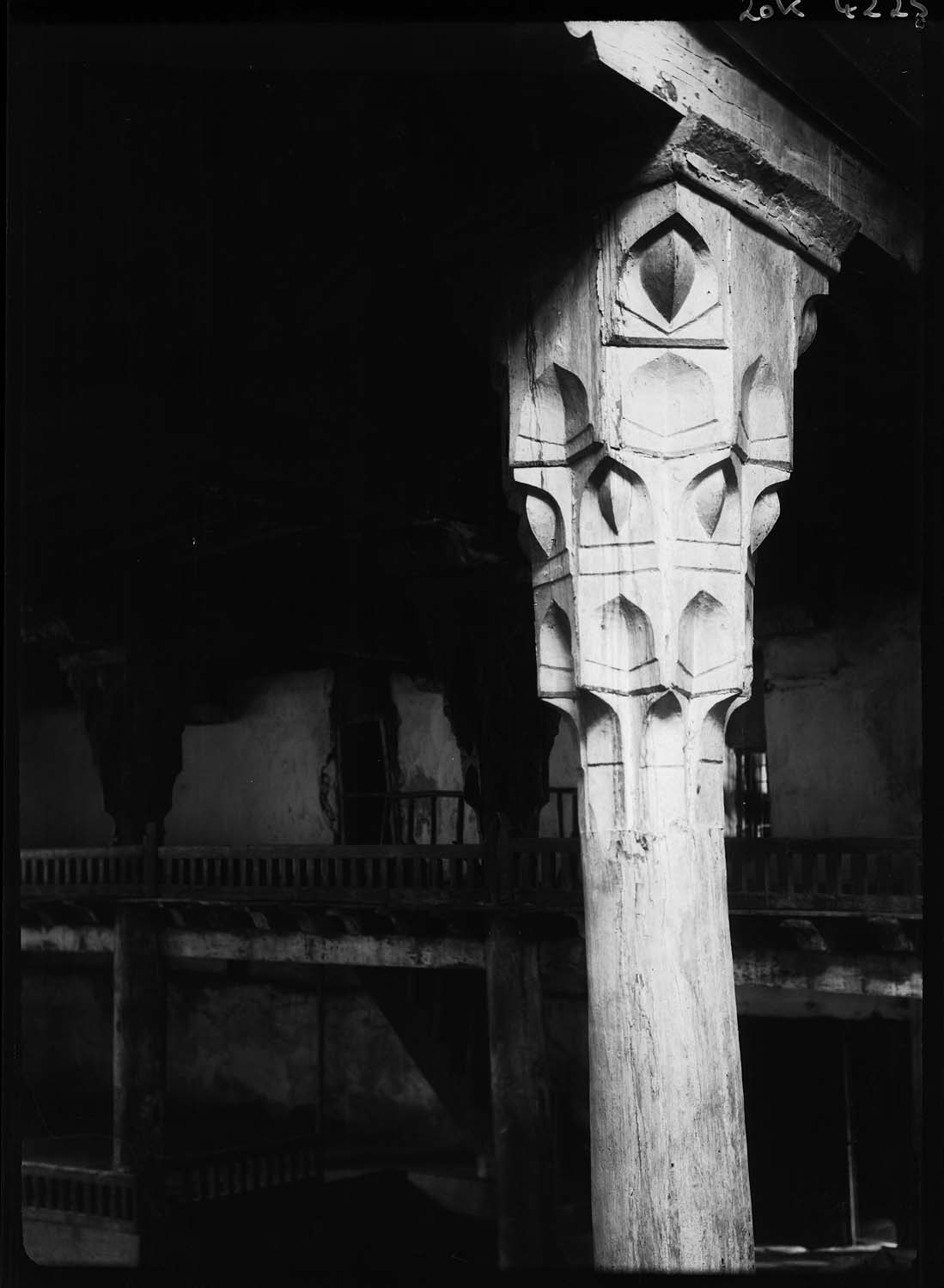 Détail d’un chapiteau intérieur